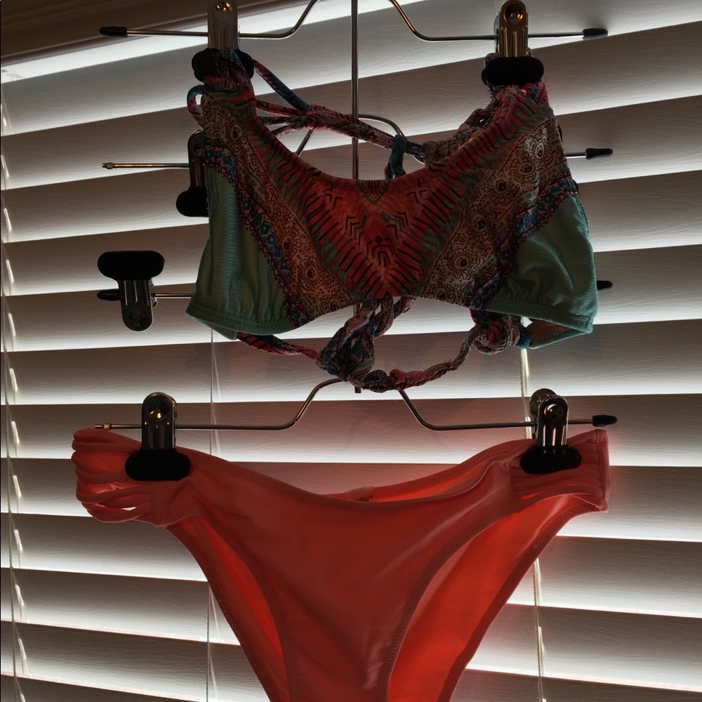 Bikini - Picture 2 of 2